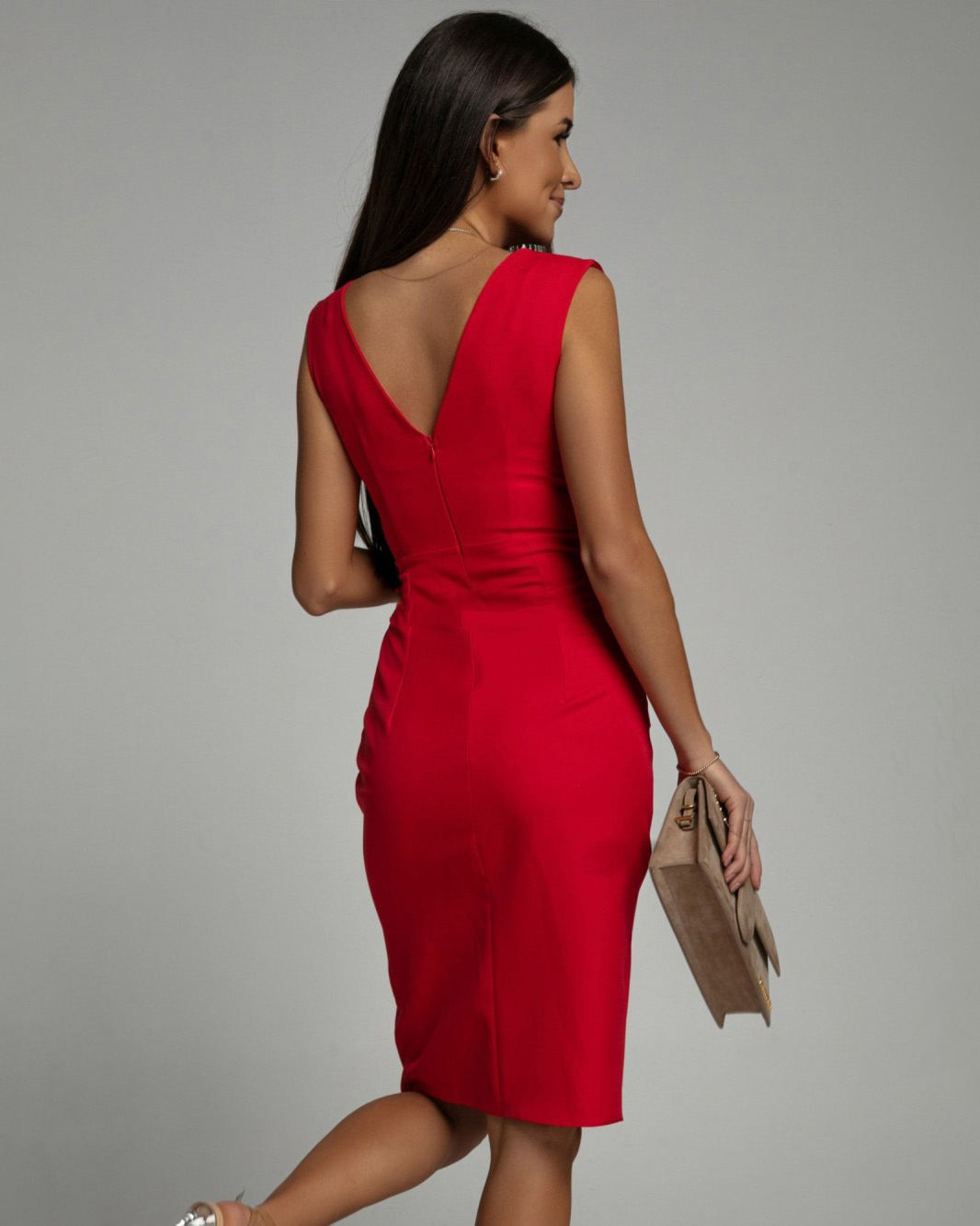 Fresia™ | Robe fourreau élégante à col en V