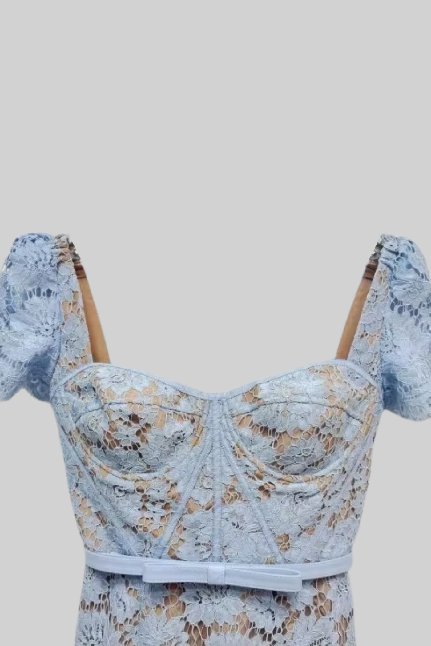 Paulina | Robe en Dentelle Bleue Élégante avec Manches Courtes et Ceinture Assortie