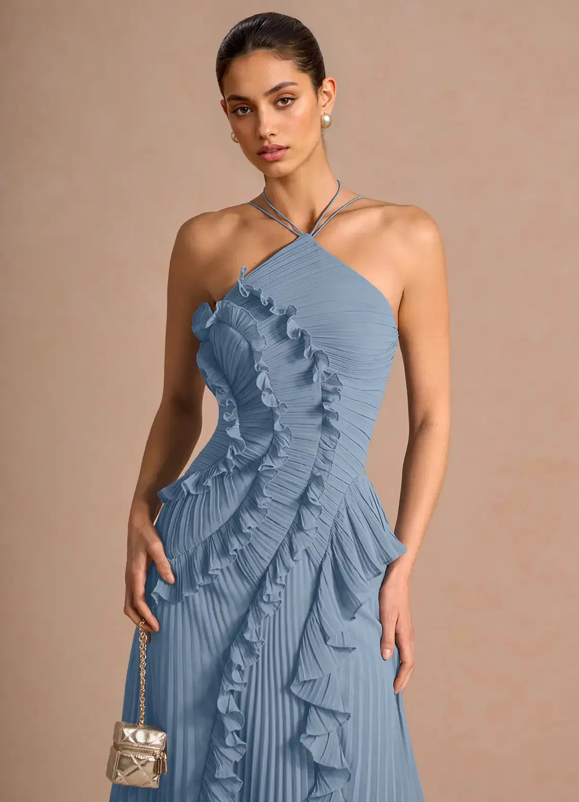Robe longue de soirée élégante avec volants et col dos nu