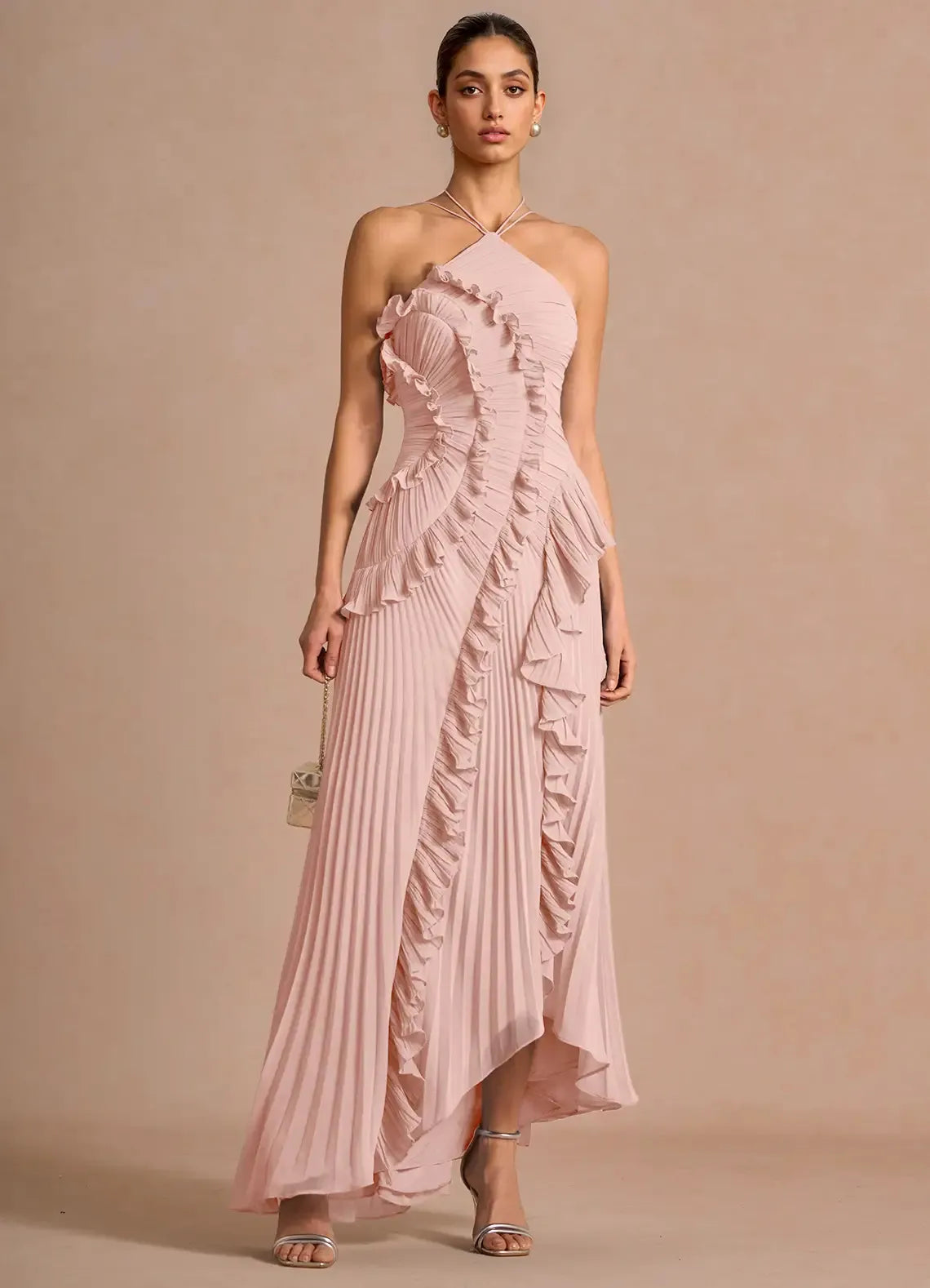 Robe longue de soirée élégante avec volants et col dos nu