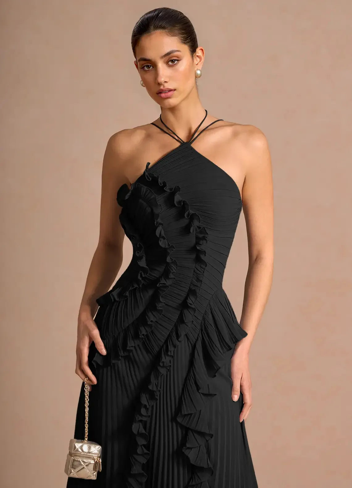 Robe longue de soirée élégante avec volants et col dos nu
